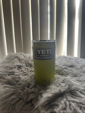 DISCONTINUED** Yeti 20 oz Rambler Tumbler in Chartreuse